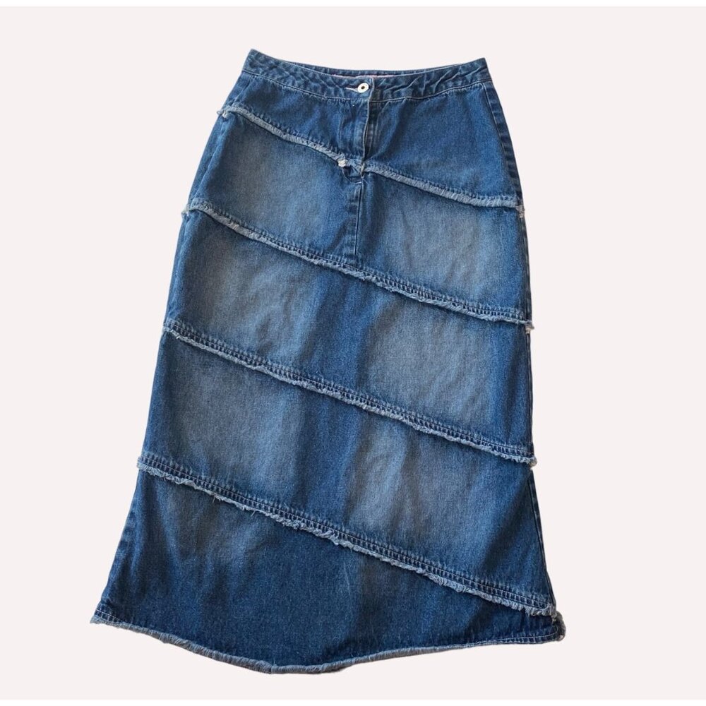 size M vintage denim skirt  raw seam detail midi 90's jean‎